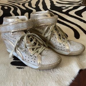 🤩🤩🤩Golden Wedges 🤩🤩🤩Size 10🤩🤩🤩